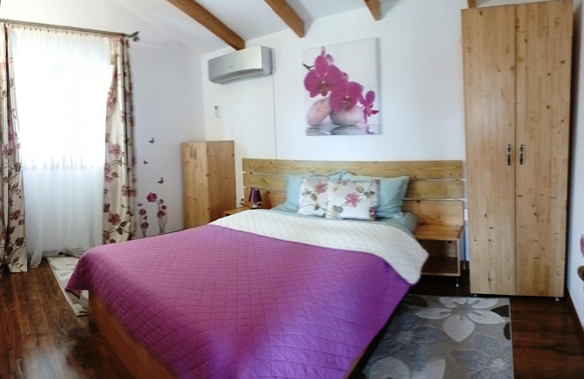 La Livada Villa Valea Danului Luaran gambar