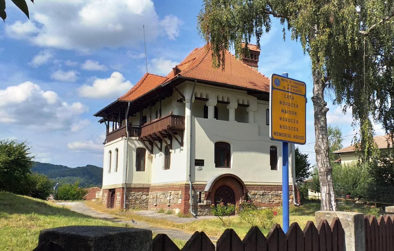 La Livada Villa Valea Danului Luaran gambar