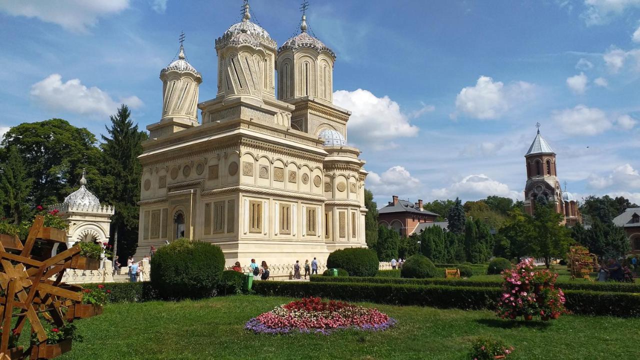 La Livada Villa Valea Danului Luaran gambar